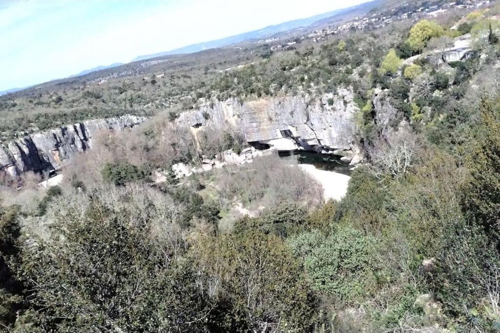 Lou Caladou Gite En Pierre Avec Bain A Remous Vallon-Pont-dʼArc Exterior foto